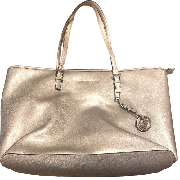 Michael Kors~Michael by Michael Kors Metallic Silver Leather Jet Set Traveler XL - Picture 1 of 17
